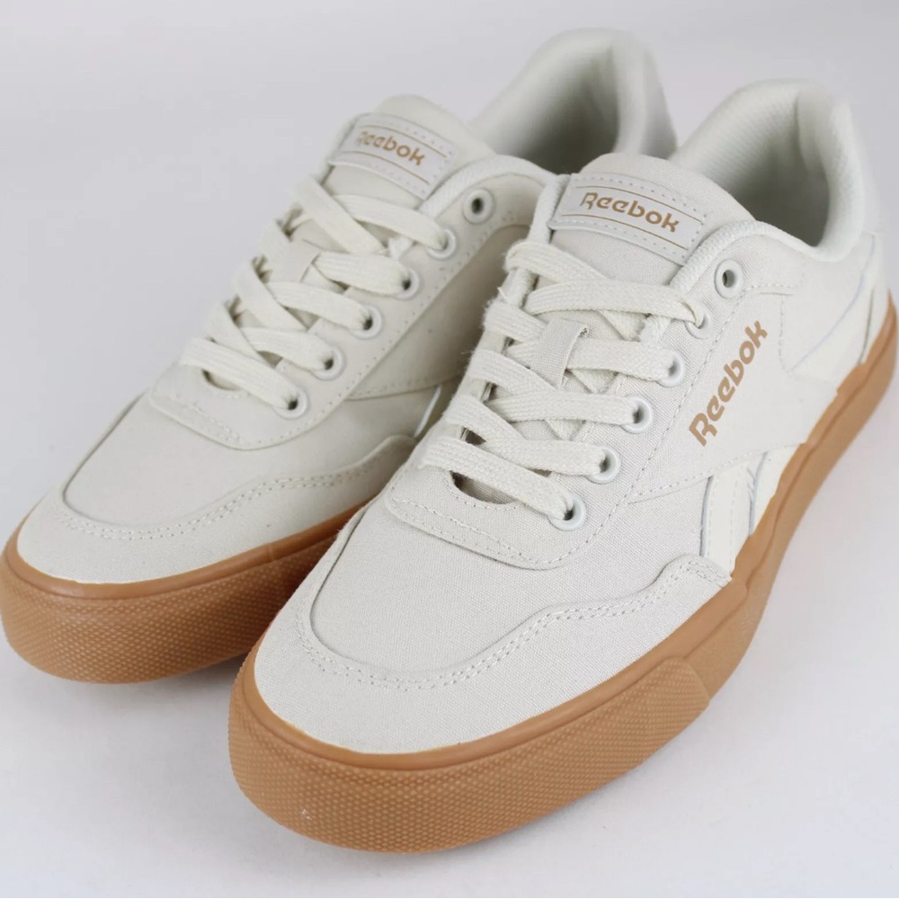 Reebok Club C Men’s Sneaker Shoe Beige Chalk White Rubber Gum Skate youth Size 4